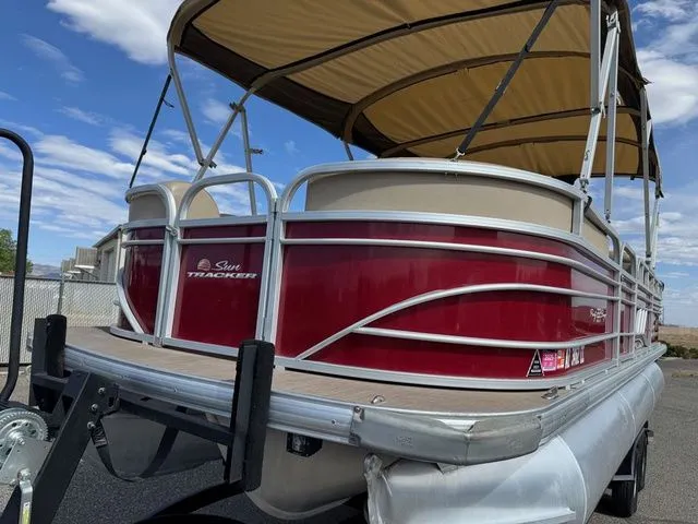 Slide: The Image of Sun Tracker Party Barge 22 RF XP3 2021 - 49