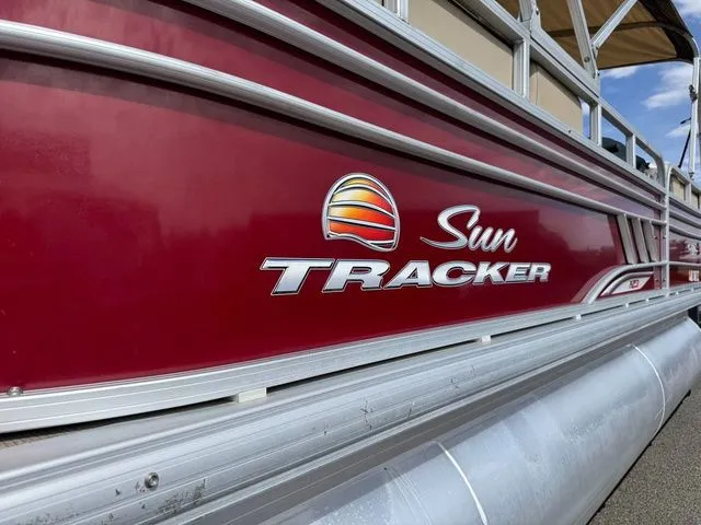 Slide: The Image of Sun Tracker Party Barge 22 RF XP3 2021 - 9