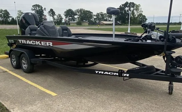 Slide: The Image of Tracker Savage 215 2026 - 25