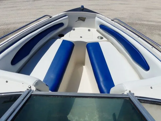 Slide: The Image of Stingray 190CS 2001 - 10