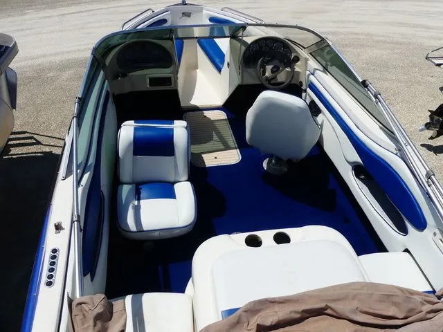 Slide: The Image of Stingray 190CS 2001 - 9
