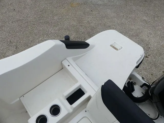 Slide: The Image of Bayliner T22CX 2020 - 16