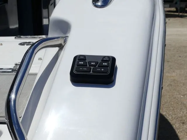 Slide: The Image of Sea Pro 245FLX Sandbar 2026 - 21