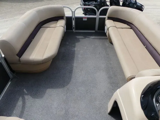 Slide: The Image of Sun Tracker Party Barge 20 DLX 2017 - 13