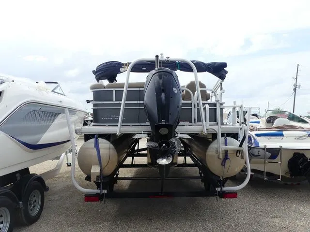 Slide: The Image of Sun Tracker Party Barge 20 DLX 2017 - 5