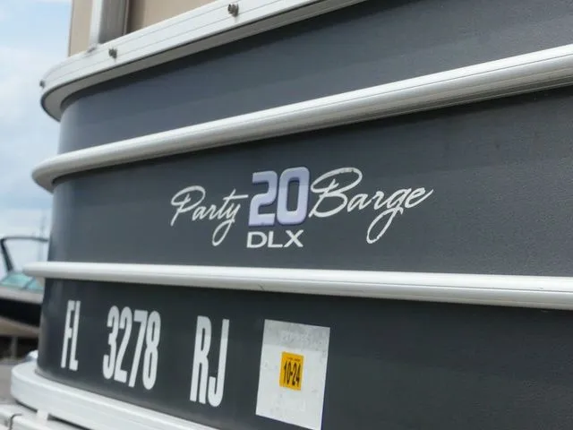 Slide: The Image of Sun Tracker Party Barge 20 DLX 2017 - 8