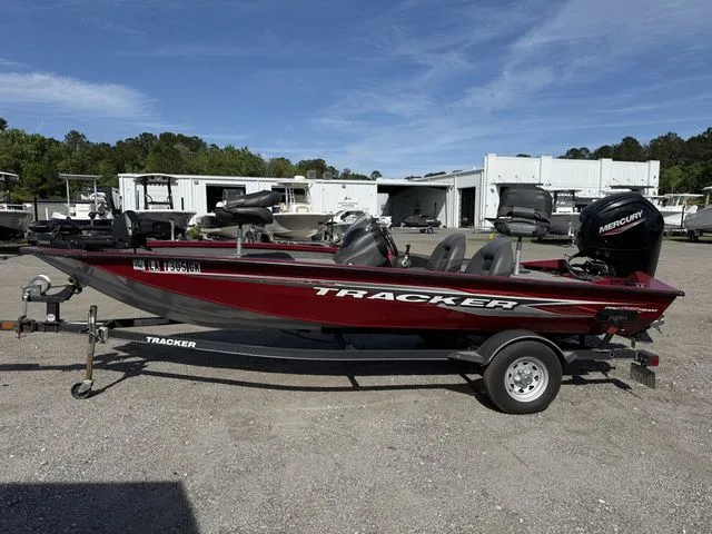 The Image of Tracker Pro Team 175 TF 2019 - 1