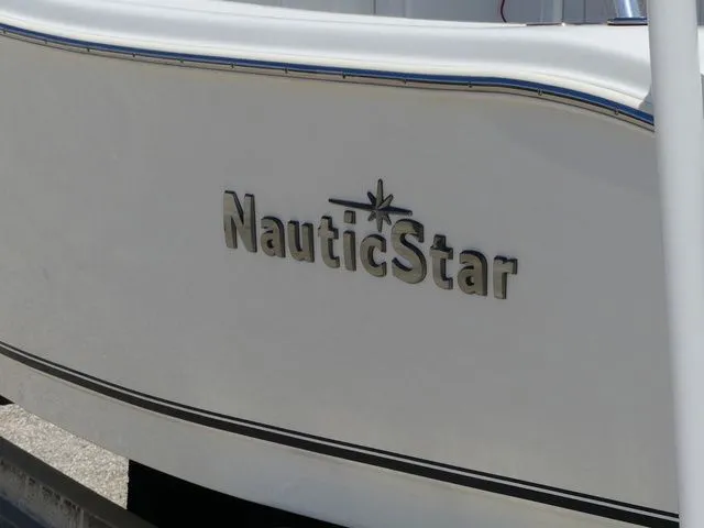 Slide: The Image of NauticStar 2102 Legacy 2015 - 7