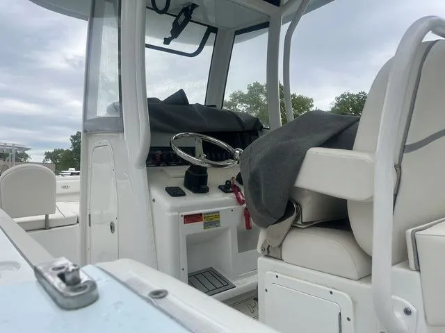 Slide: The Image of Sea Hunt Ultra 255 SE 2023 - 4