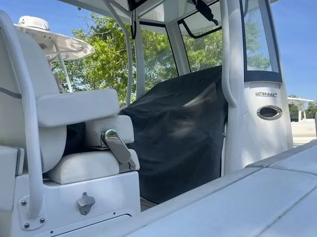 Slide: The Image of Sea Hunt Ultra 255 SE 2023 - 9