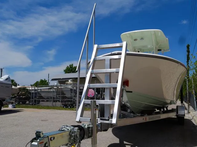 Slide: The Image of Sea Born LX22 Center Console 2026 - 11