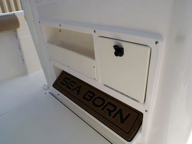 Slide: The Image of Sea Born LX22 Center Console 2026 - 13