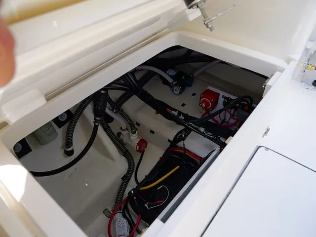 Slide: The Image of Sea Born LX22 Center Console 2026 - 14