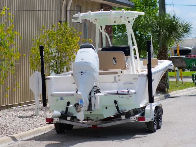 Slide: The Image of Sea Born LX22 Center Console 2026 - 15