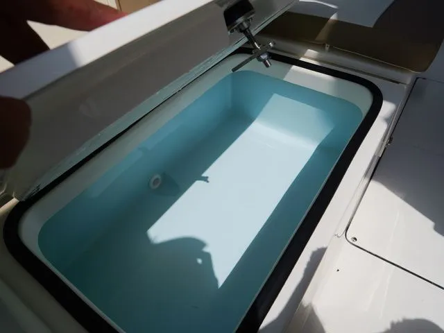 Slide: The Image of Sea Born LX22 Center Console 2026 - 16