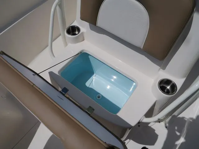 Slide: The Image of Sea Born LX22 Center Console 2026 - 24