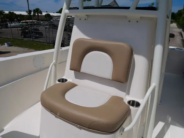 Slide: The Image of Sea Born LX22 Center Console 2026 - 25