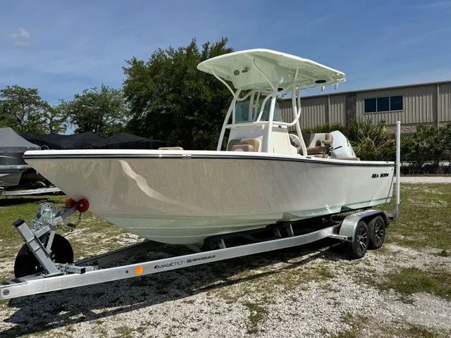 Slide: The Image of Sea Born LX22 Center Console 2026 - 4
