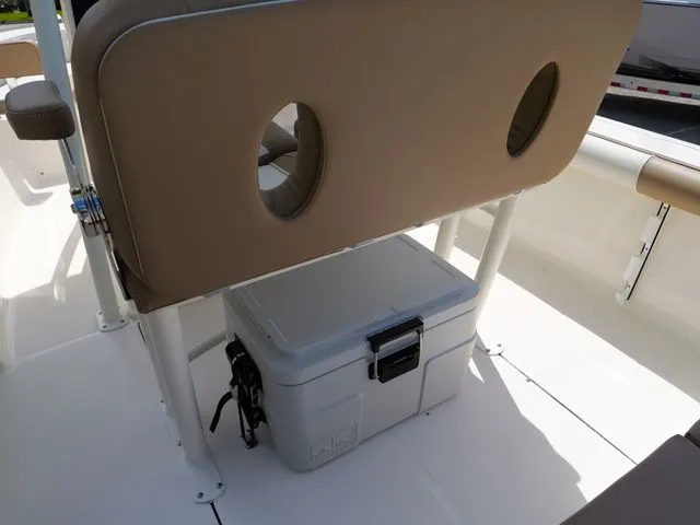 Slide: The Image of Sea Born LX22 Center Console 2026 - 40
