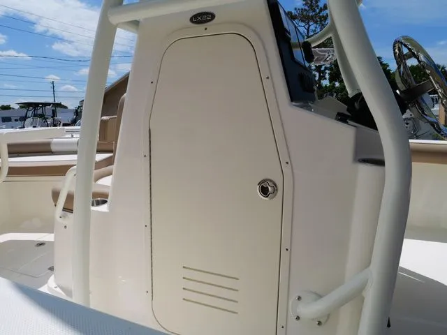 Slide: The Image of Sea Born LX22 Center Console 2026 - 44