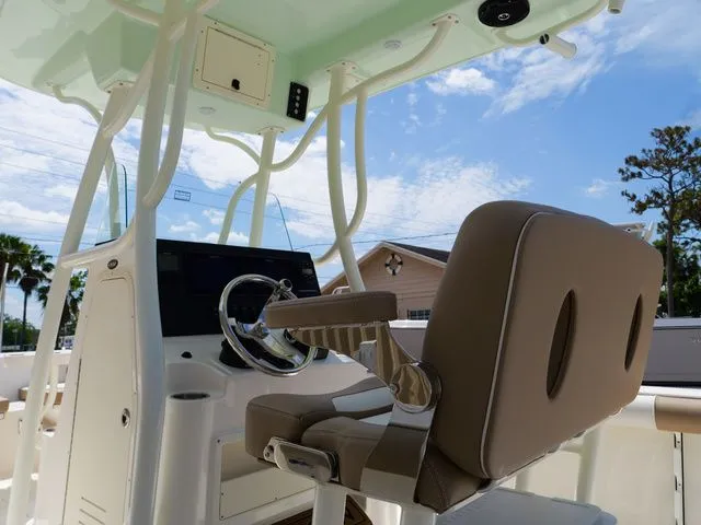Slide: The Image of Sea Born LX22 Center Console 2026 - 45