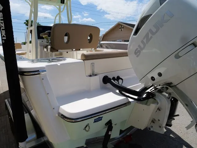 Slide: The Image of Sea Born LX22 Center Console 2026 - 46