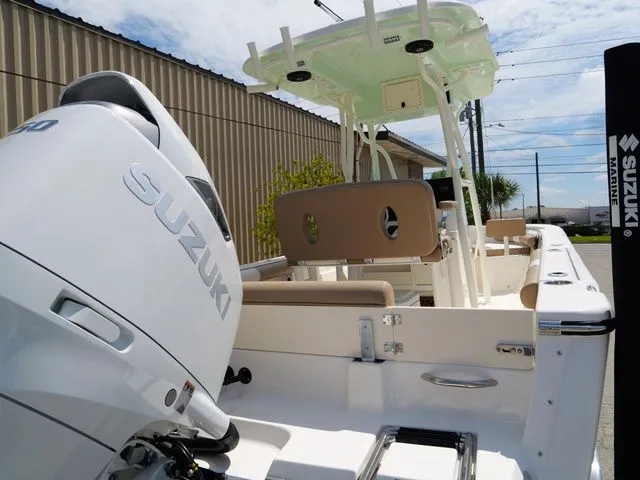 Slide: The Image of Sea Born LX22 Center Console 2026 - 47
