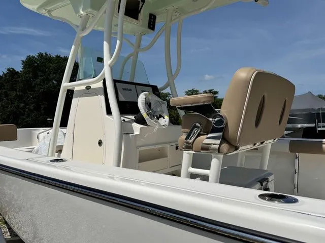 Slide: The Image of Sea Born LX22 Center Console 2026 - 5