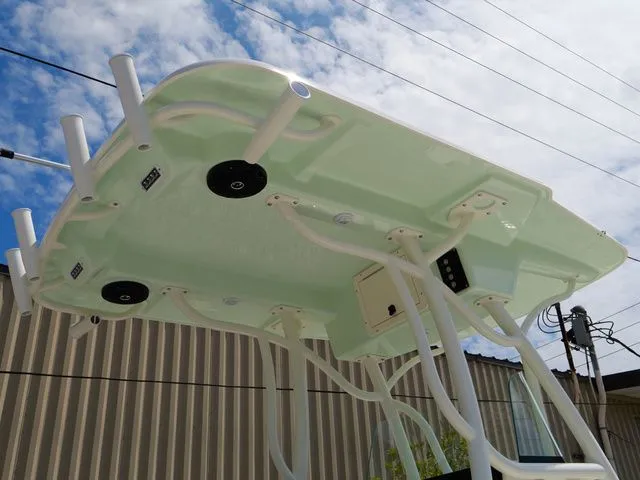 Slide: The Image of Sea Born LX22 Center Console 2026 - 51