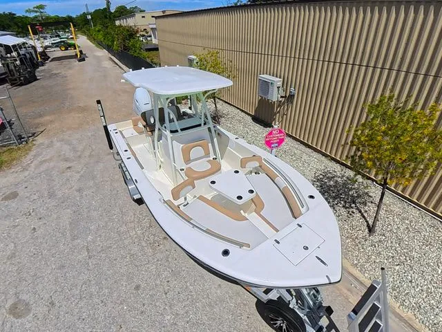 Slide: The Image of Sea Born LX22 Center Console 2026 - 57