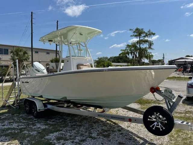 Slide: The Image of Sea Born LX22 Center Console 2026 - 6