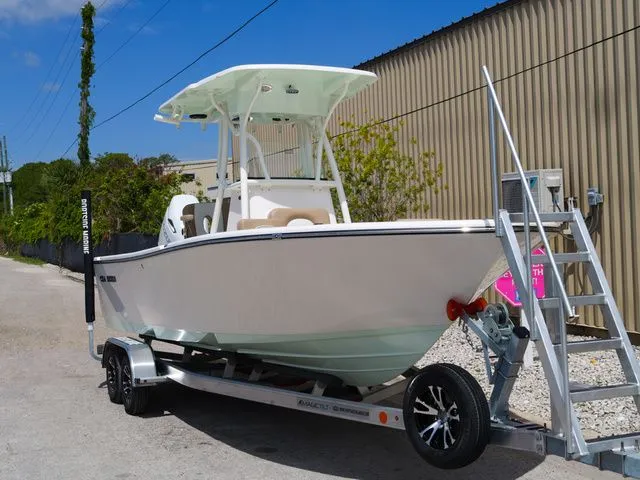 Slide: The Image of Sea Born LX22 Center Console 2026 - 8