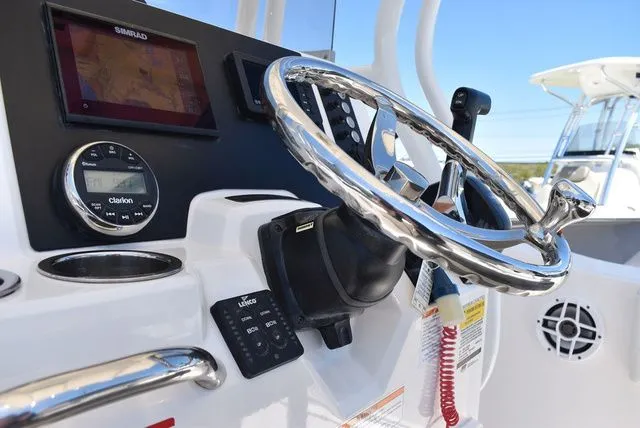 Slide: The Image of Robalo R202 Explorer 2023 - 53