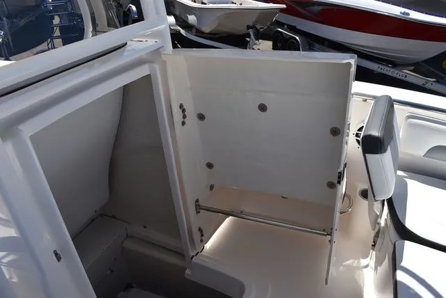 Slide: The Image of Robalo R202 Explorer 2023 - 55