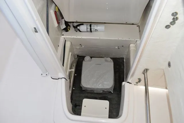 Slide: The Image of Robalo R202 Explorer 2023 - 57