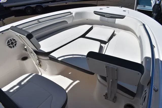 Slide: The Image of Robalo R202 Explorer 2023 - 59