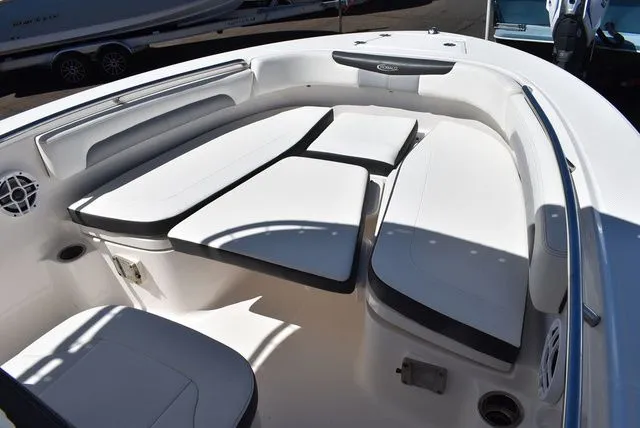 Slide: The Image of Robalo R202 Explorer 2023 - 61