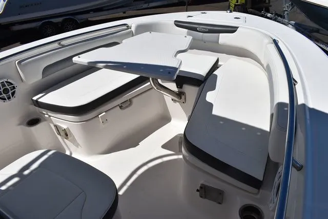Slide: The Image of Robalo R202 Explorer 2023 - 65