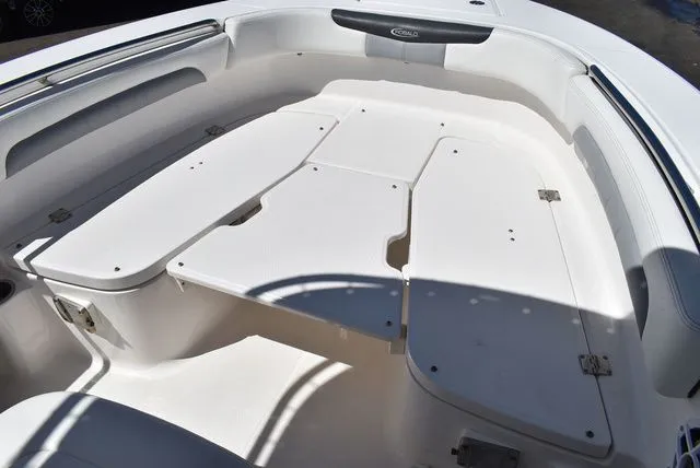 Slide: The Image of Robalo R202 Explorer 2023 - 71