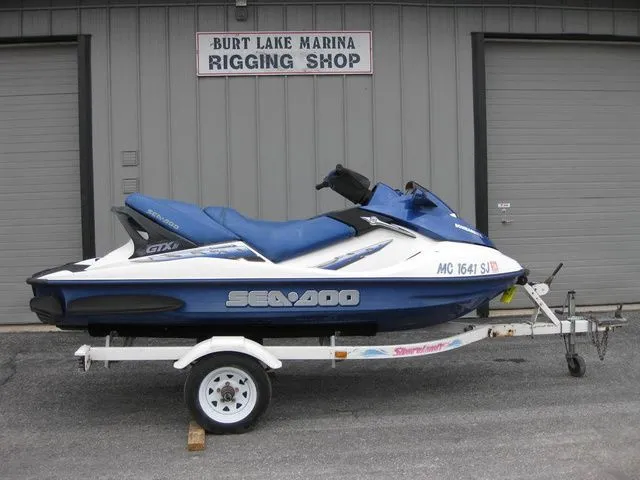The Image of Sea-Doo GTX DI 2S, WHITE/BLUE 2002 - 1