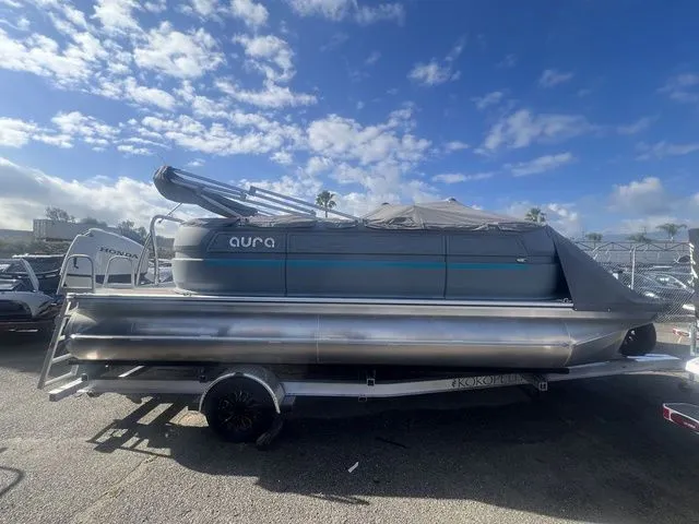 The Image of Avalon Aura 2185 Quad Lounge 2025 - 1