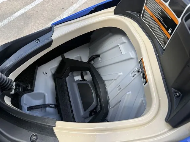 Slide: The Image of Sea-Doo Wake 170 2026 - 13