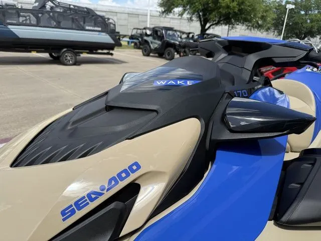 Slide: The Image of Sea-Doo Wake 170 2026 - 18