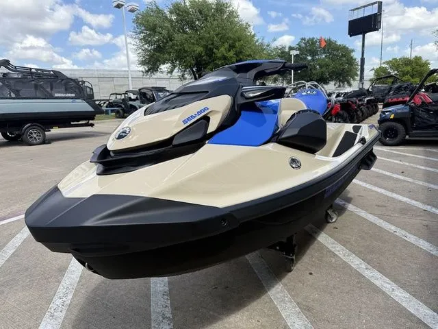 Slide: The Image of Sea-Doo Wake 170 2026 - 4