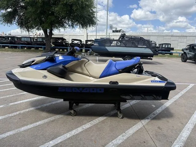 Slide: The Image of Sea-Doo Wake 170 2026 - 5
