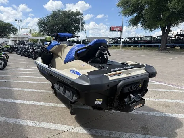 Slide: The Image of Sea-Doo Wake 170 2026 - 6