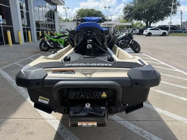 Slide: The Image of Sea-Doo Wake 170 2026 - 7