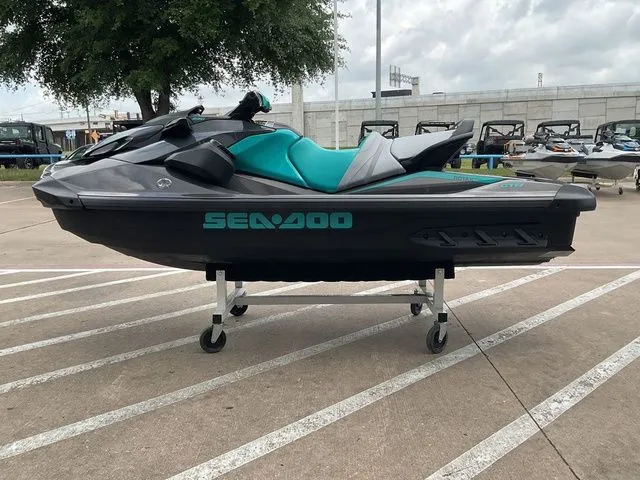 Slide: The Image of Sea-Doo GTR 230 2026 - 6