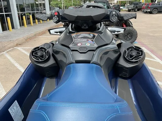 Slide: The Image of Sea-Doo GTX 170 2026 - 10