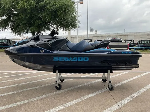 Slide: The Image of Sea-Doo GTX 170 2026 - 6